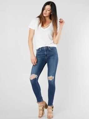 Levi’s 721 Distressed High Rise Skinny Jeans. Size 30